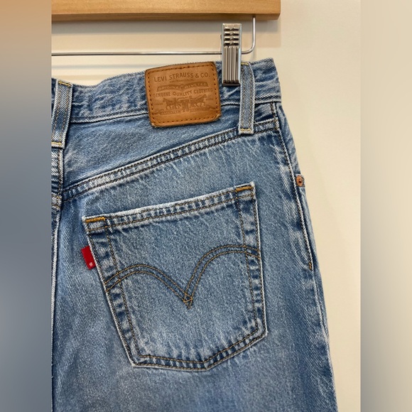 Levi’s Premium Ribcage Straight Ankle Jeans - Picture 5 of 5